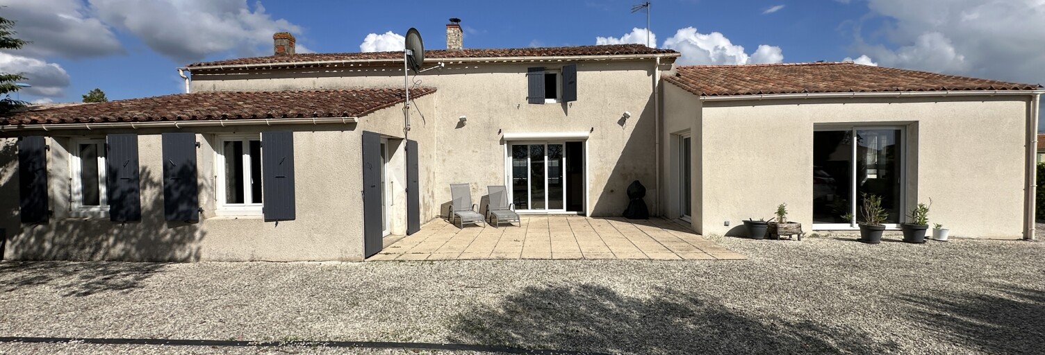 Maison 8 Pièces 209 m² à vendre à Les Magnils-Reigniers (85400)