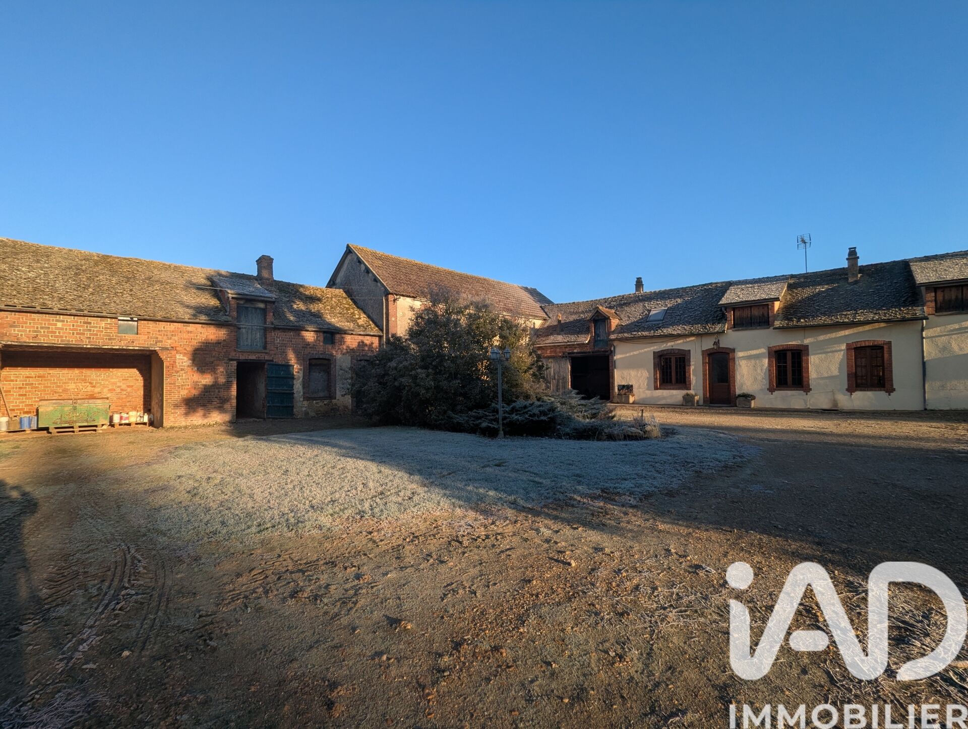 St-Laurent-La-Gatine - 118m² - 5p. - 3ch.