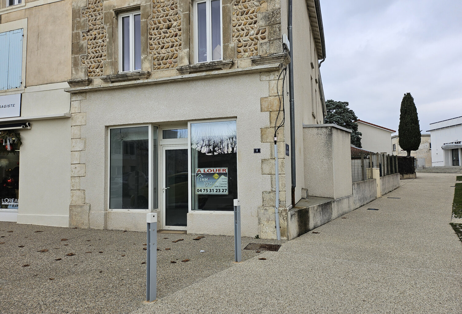 Local commercial à louer dans centre d'Anneyron — photo 1
