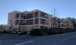 Garage   m² à louer à Pierrefeu-du-Var (83390)