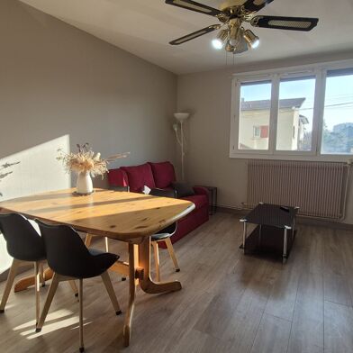 Appartement 3 pièces 700 €