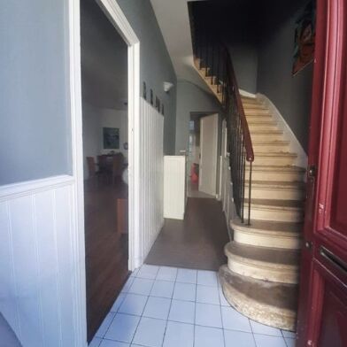 Maison 6 pièces 2000 €