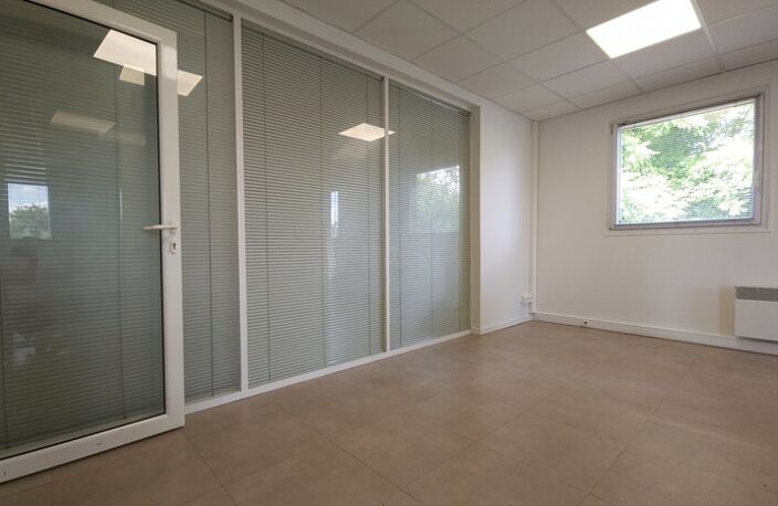Dpt Essonne (91), Bureaux à louer à CHAMPLAN — photo 4