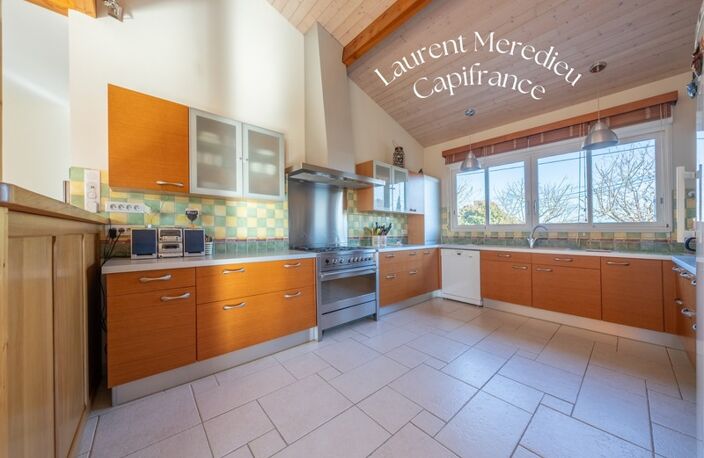 CUBZAC-LES-PONTS – Maison de 196 m² - 5 Chambres- sur terrain arboré — photo 3