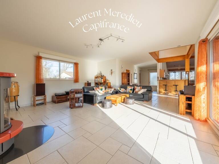 CUBZAC-LES-PONTS – Maison de 196 m² - 5 Chambres- sur terrain arboré — photo 1