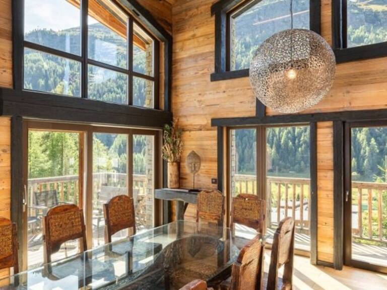 ENSEMBLE ALPIN ULTRA-PREMIUM de 3 400 m² à TIGNES (73) 5 Chalets haut de gamme , accès ski au pied, vue, piscine — photo 1
