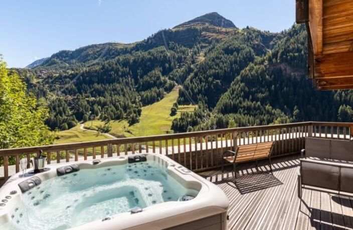 ENSEMBLE ALPIN ULTRA-PREMIUM de 3 400 m² à TIGNES (73) 5 Chalets haut de gamme , accès ski au pied, vue, piscine — photo 3