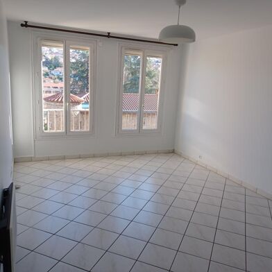 Appartement 4 pièces 825 €