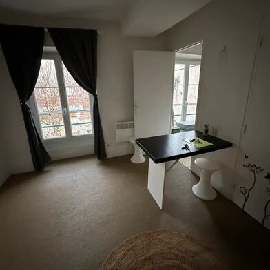 Appartement 1 pièces 900 €