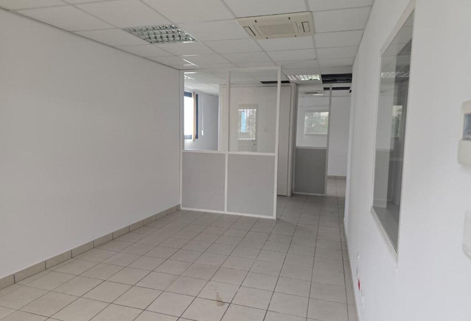 TAMPON CENTRE-VILLE - BUREAUX ACCESSIBITE PMR — photo 1