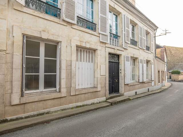 LIEUX UNIQUES ® x PROPRIÉTÉS PRIVÉES PROPOSE MAISON DE MAITRE DE 229 M² JARDIN 272 M² CENTRE MONDOUBLEAU — photo du bien