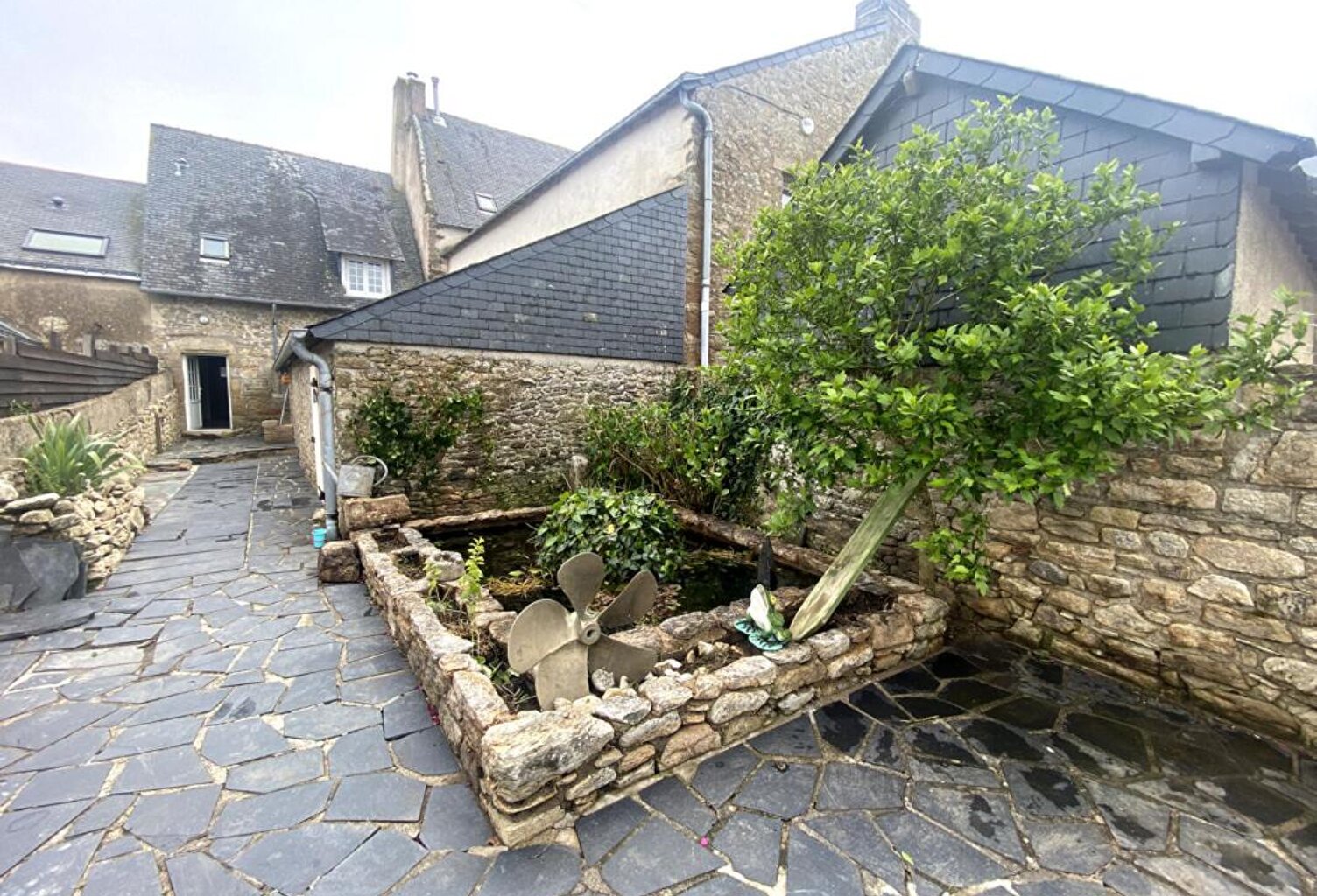 BATZ SUR MER  MAISON FAMILIALE  CHARME DE L'ANCIEN AVEC GARAGE ET JARDIN BEAUCOUP DE CHARME - POSSIBILE RENTABILITE SAISONNIERE — photo 1