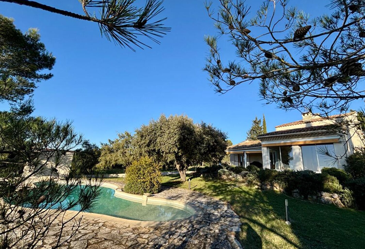 Villa lumineuse en position dominante avec vue ! — photo 1
