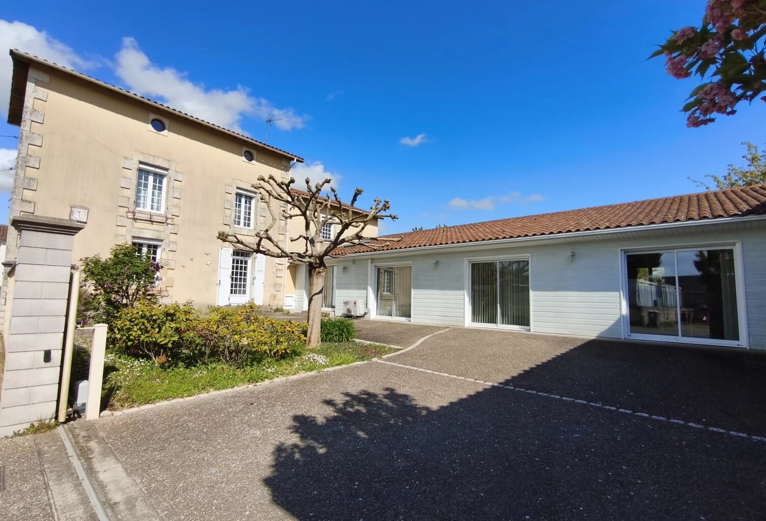 MAISON 5 CHAMBRES - VASLES — photo 1