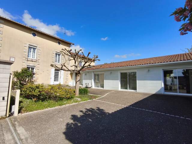 MAISON 5 CHAMBRES - VASLES — photo du bien
