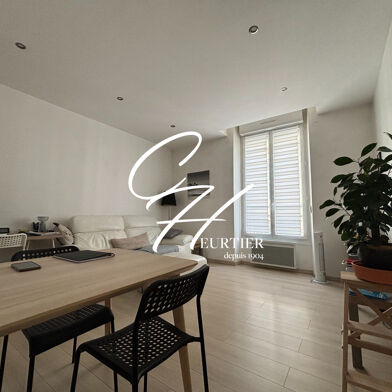 Appartement 3 pièces 740 €