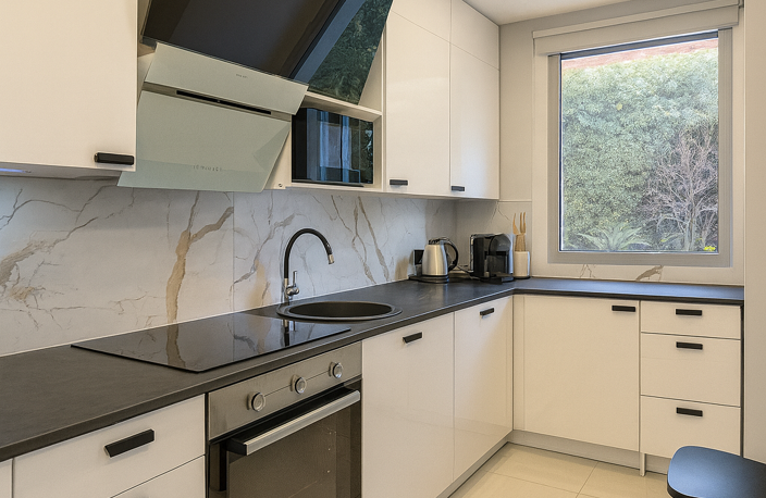 CENTRE VILLE MENTON - APPARTEMENT MODERNE T3/4 - RARE — photo 5