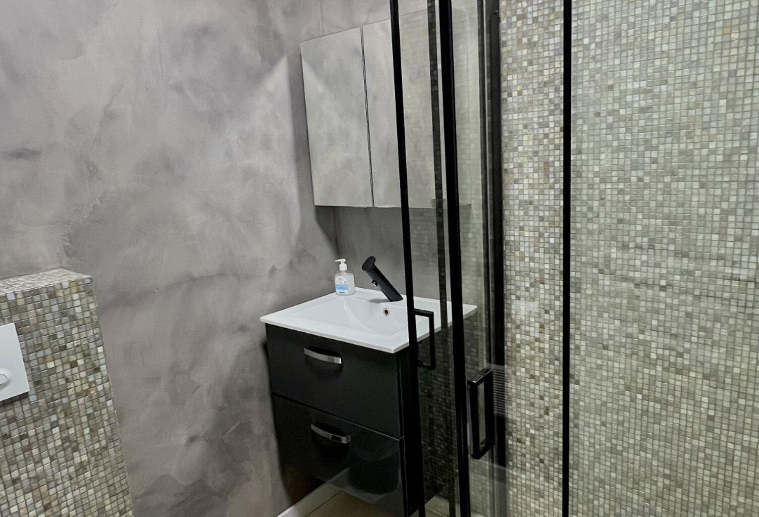 CENTRE VILLE MENTON - APPARTEMENT MODERNE T3/4 - RARE — photo 1