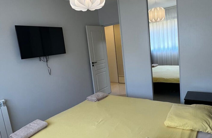 CENTRE VILLE MENTON - APPARTEMENT MODERNE T3/4 - RARE — photo 3