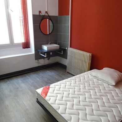 Appartement 4 pièces 923 €