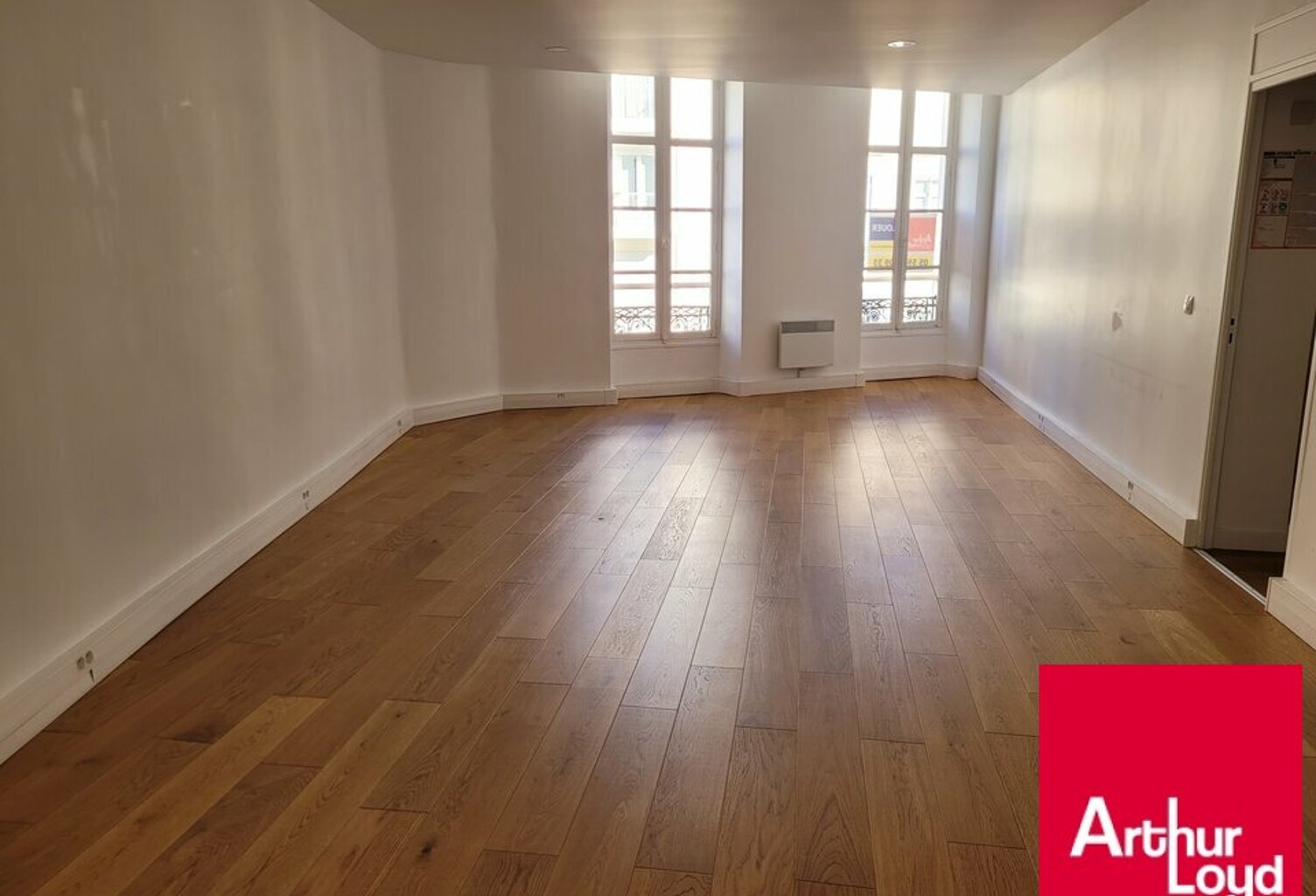BUREAUX à LOUER — photo 1