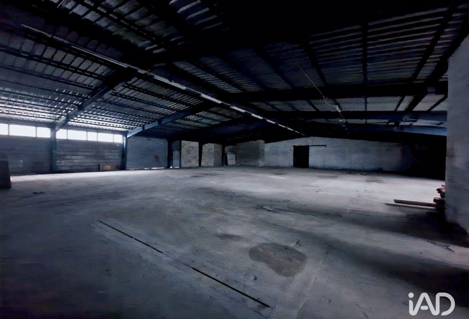 Vente Local d'activités 1 990 m&sup2; — photo 1