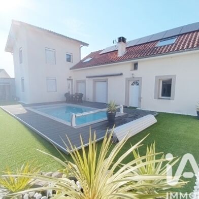 Maison 9 pièces 399 €