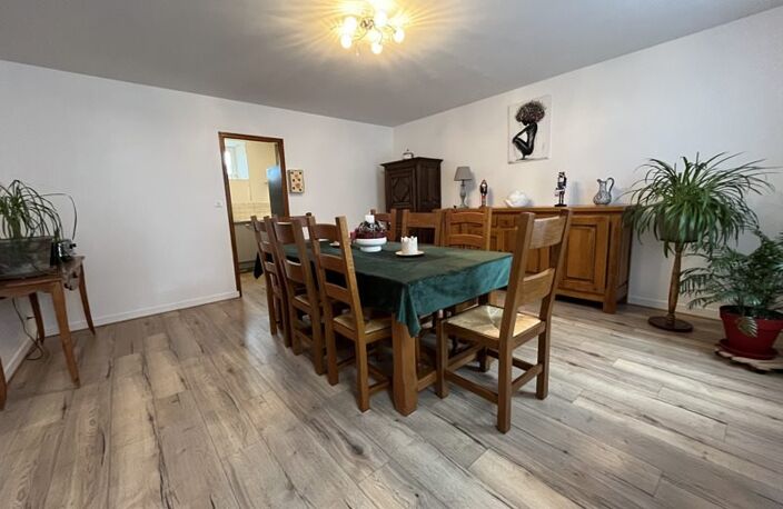 Vente maison 5 pièces 121 m² Saint-Amand-Montrond (18200) — photo 3
