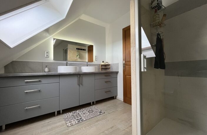 Vente maison 5 pièces 121 m² Saint-Amand-Montrond (18200) — photo 5