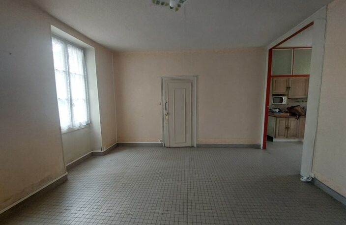 Vente maison 4 pièces 102 m² Saint-Amand-Montrond (18200) — photo 2