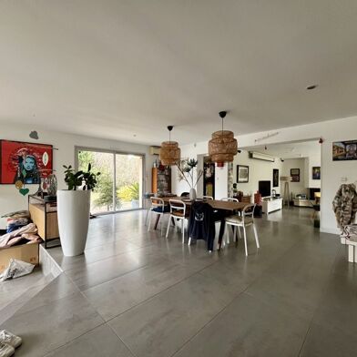 Maison 8 pièces 751650 €