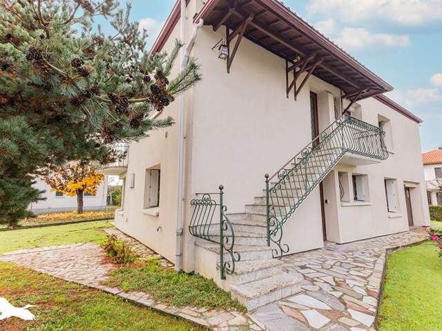 Maison de ville de 7 pièces principales — photo du bien