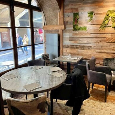 Commerce  825000 €