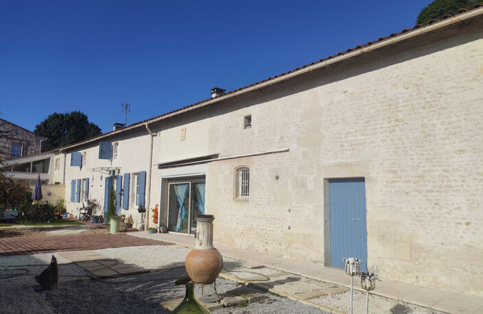 Charentaise rénovée 8 pièces – 300 m² – Preguillac — photo 2