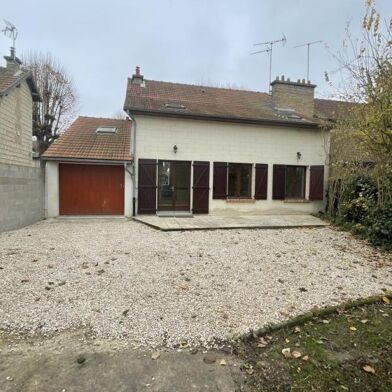 Maison 5 pièces 1066 €