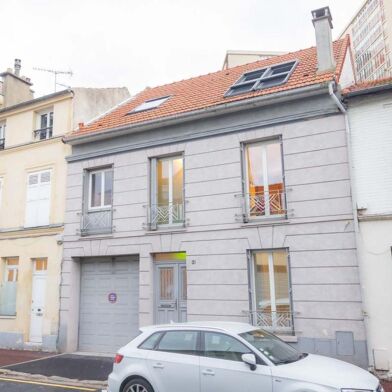 Appartement 5 pièces 900 €