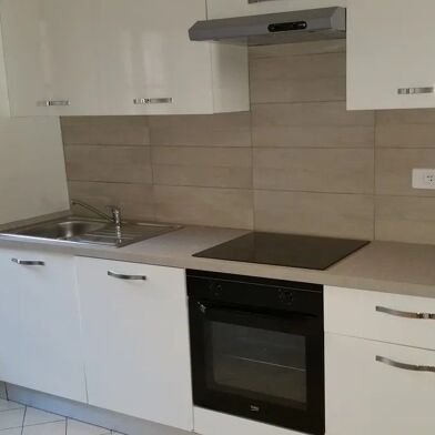 Appartement 3 pièces 725 €