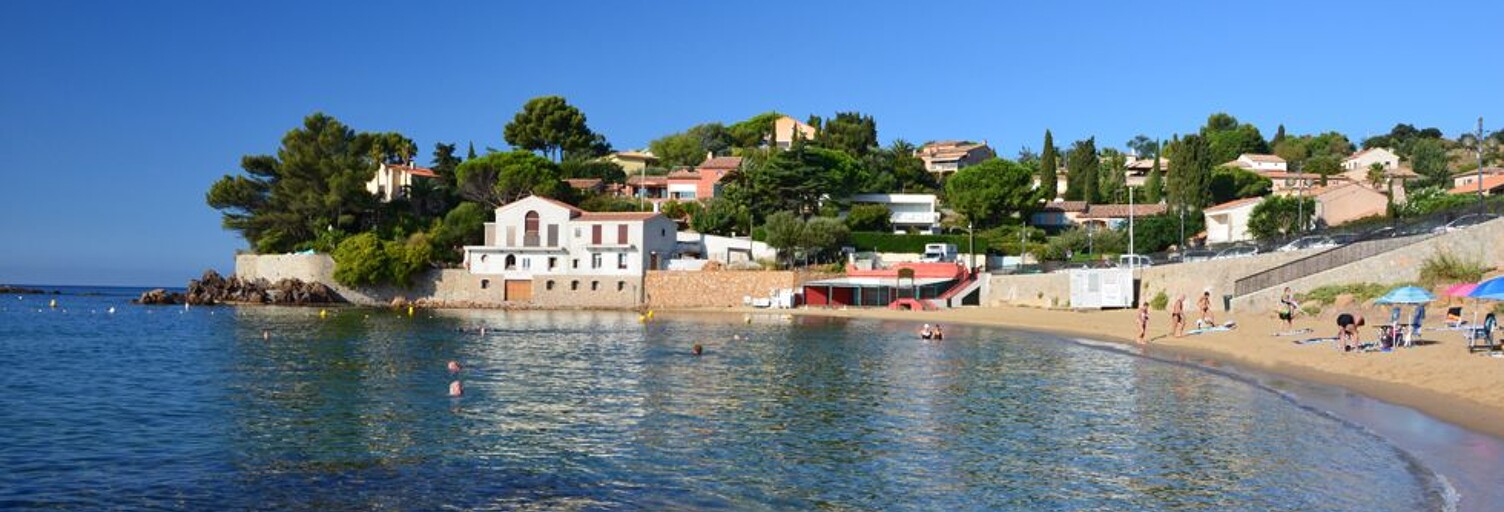 Maison 5 Pièces 200 m² à louer à Carqueiranne (83320)