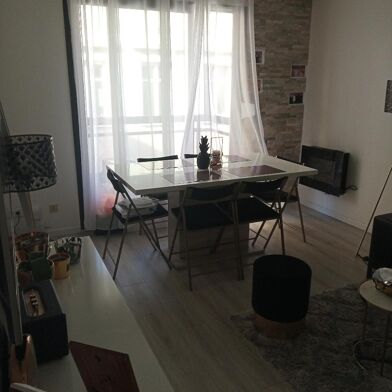 Appartement 2 pièces 858 €