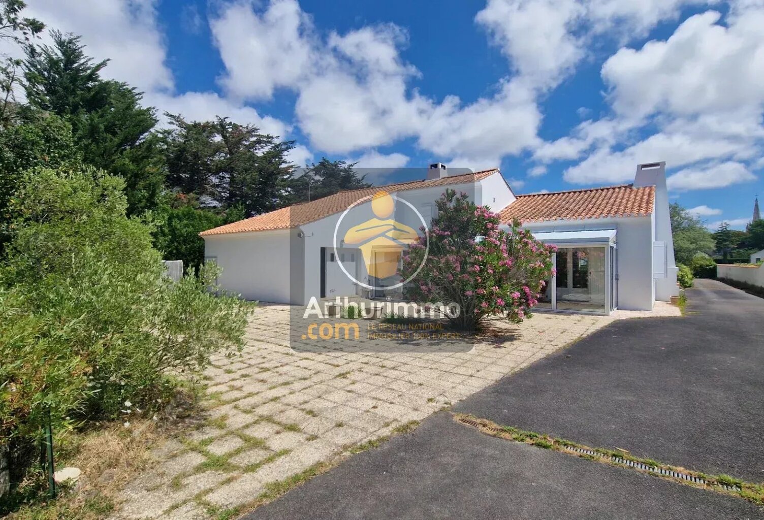 Charmante maison de plain-pied de 130m² avec grand terrain arboré — photo 1