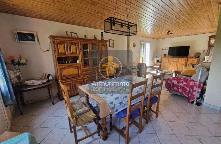Propriété avec bâtiments sur 1 hectare à plus 100m d'une habitation — photo 3