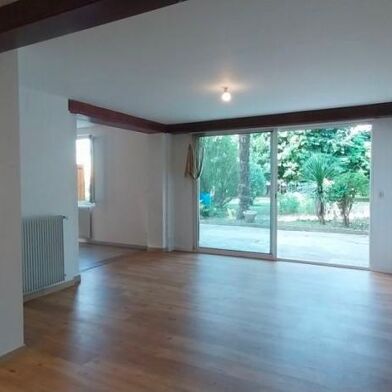 Appartement 5 pièces 1050 €