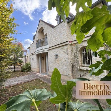 Maison 7 pièces 3990 €