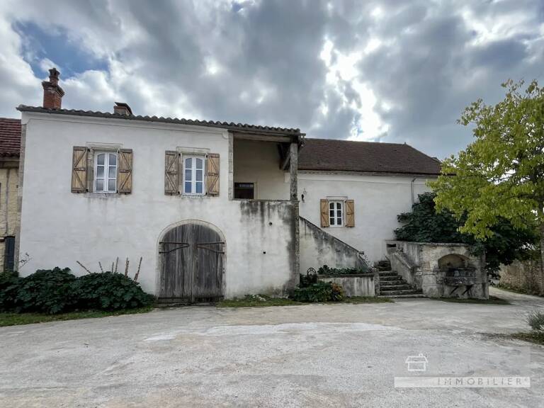 Exclusivité – Maison de village avec sous-sol complet — photo 1