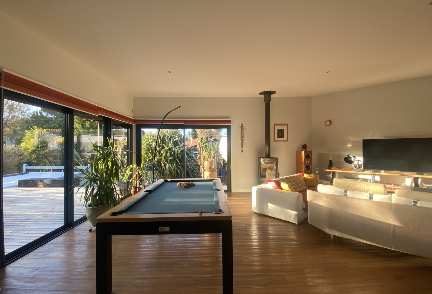 MAISON BOIS ARCHITECTE D'EXCEPTION AVEC PISCINE CHAUFFEE — photo 1
