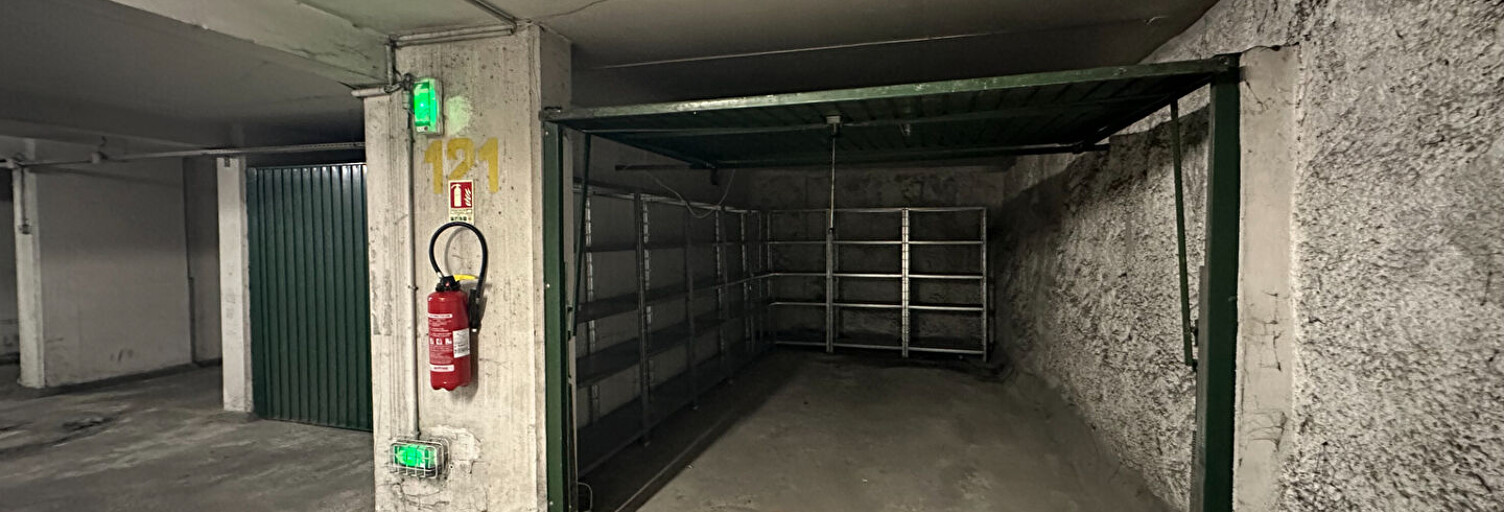 Garage   m² à louer à Chambéry (73000)
