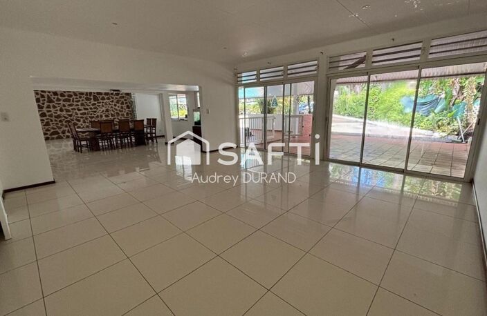 VILLA T5 AVEC PISCINE ET TERRASSE- QUARTIER LARIVOT — photo 3