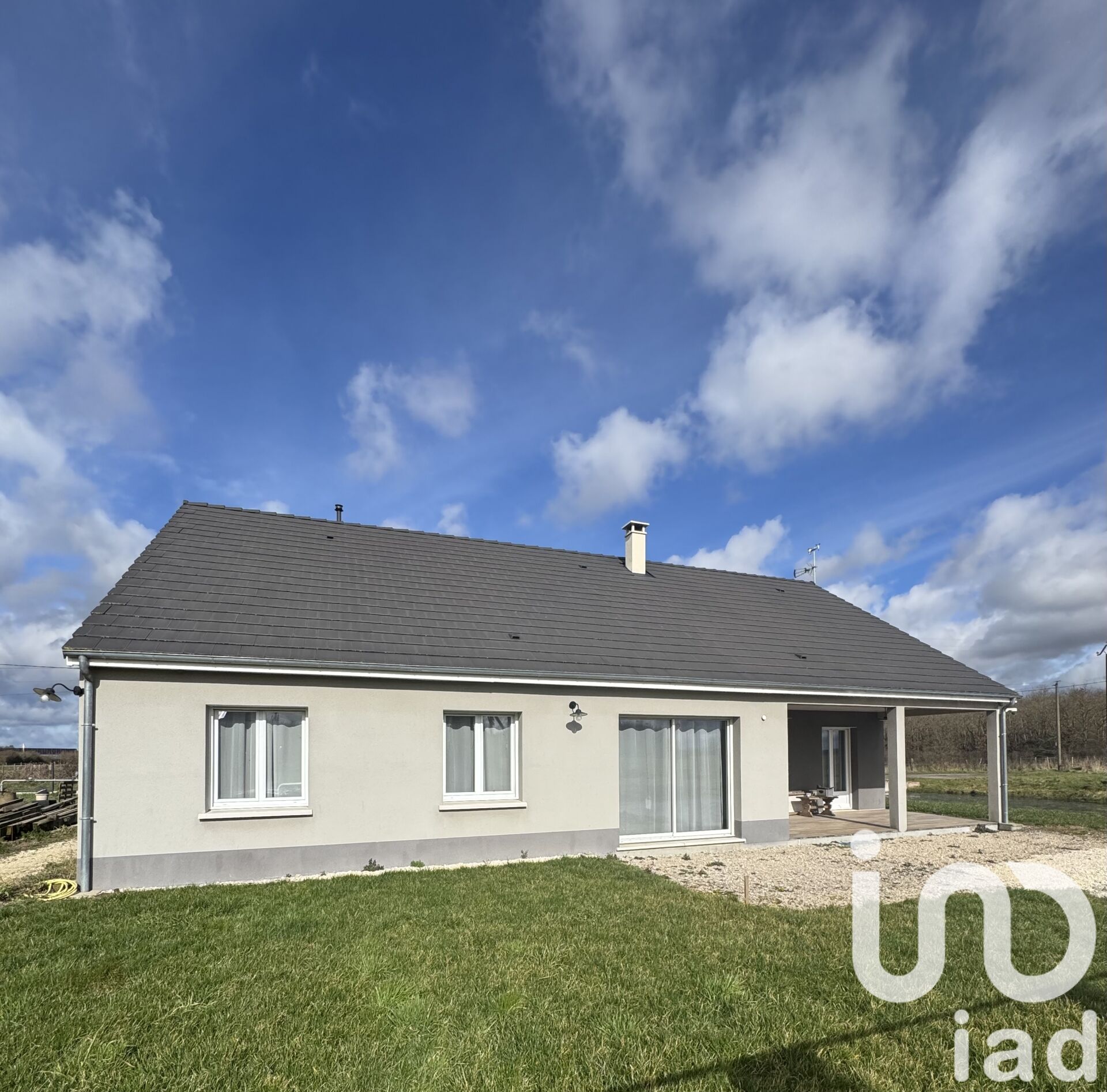 St-Denis-De-L-Hotel - 133m² - 5p.