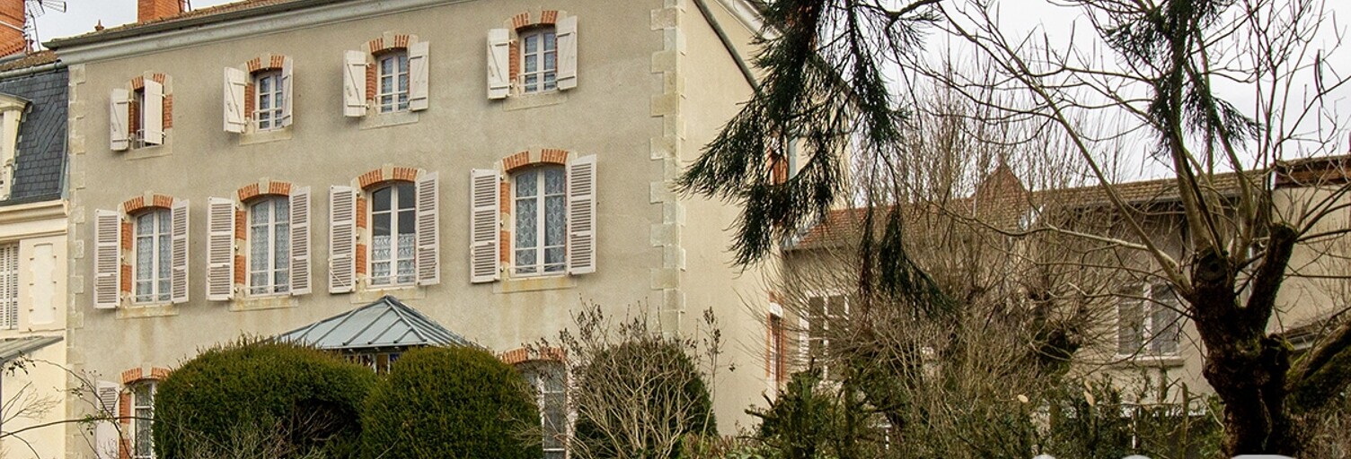 Maison 11 Pièces 345 m² à vendre à Ambert (63600)