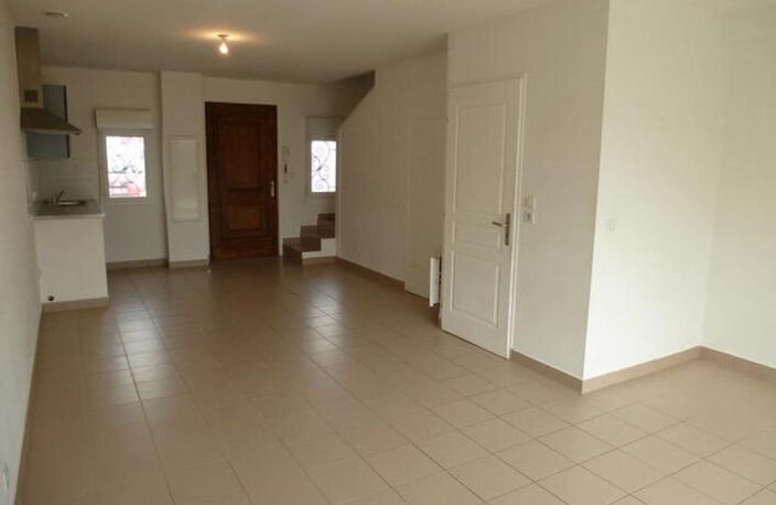 A Louer - appartement à Chateauneuf-Les-Martigues T3 de 62.40 m2, avec 2 places de stationnement, jardinet — photo 2